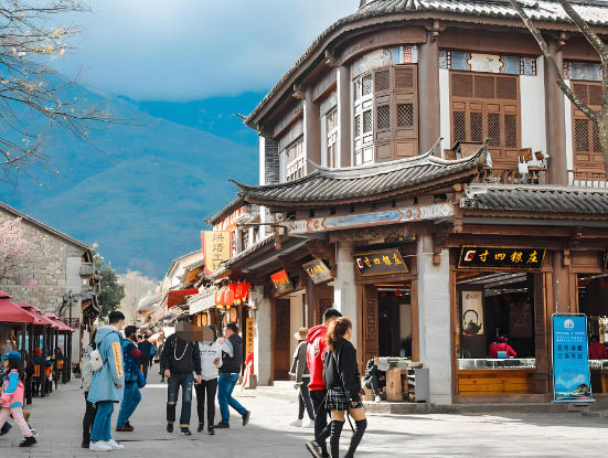 Local snacks and flower cakes on Renmin Road, Dali