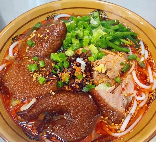 Pork Knuckle Rice Noodle